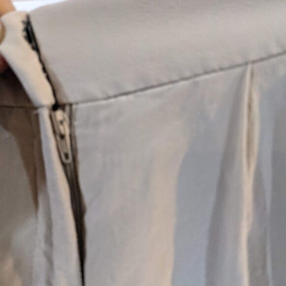 Club Monaco | Silk Pleated Trousers - Picture 5 of 8